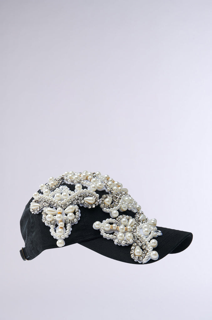 PRETTY PEARLY APPLIQUE HAT