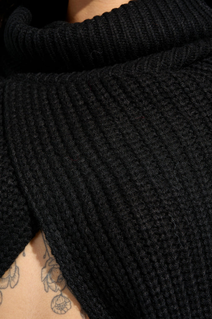 ANNETTA CROPPED LONG SLEEVE CHUNKY KNIT SWEATER
