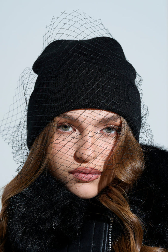 ROCKY MESH VEIL BEANIE